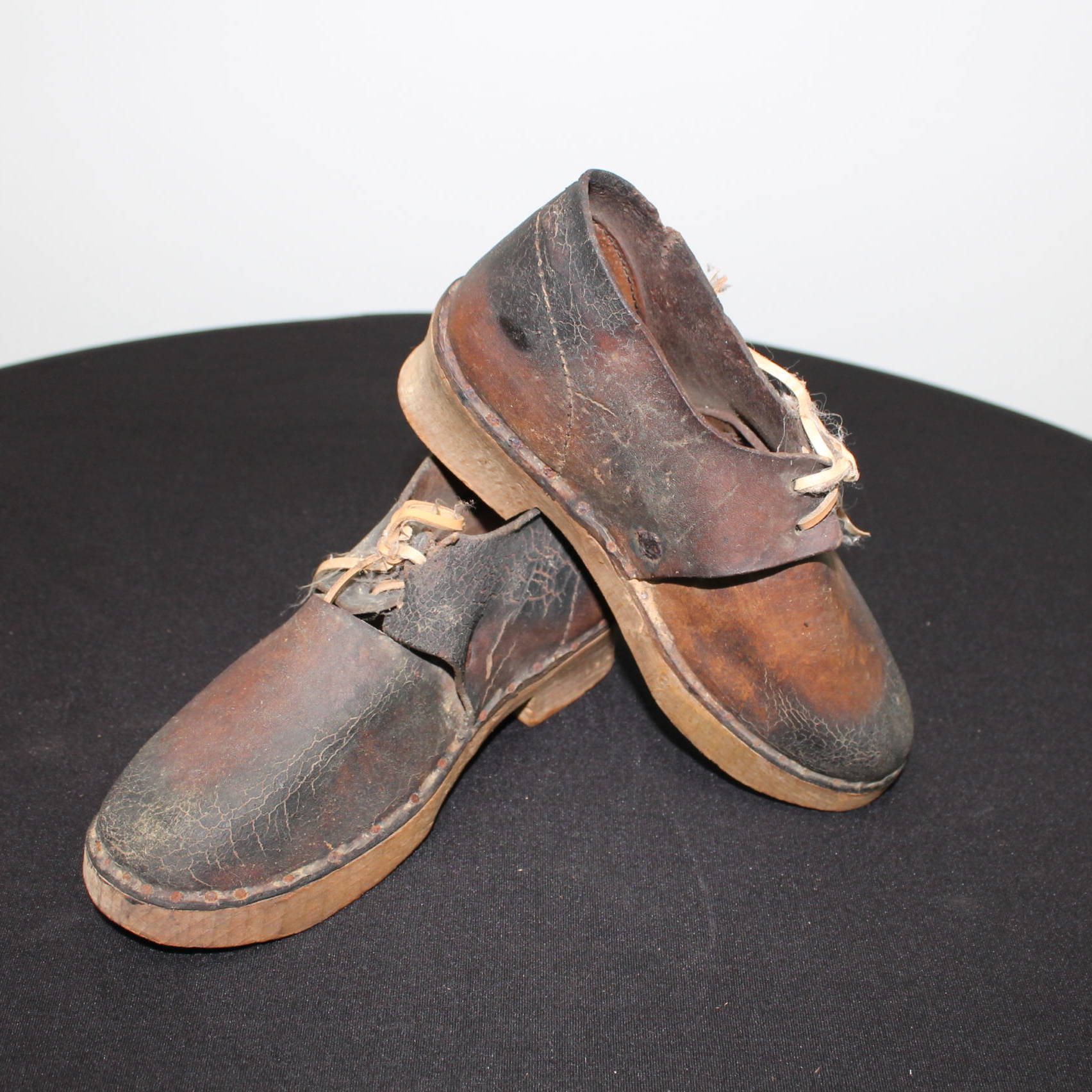 Chaussures en bois avec lanière en cuir  Sabots type Moyen-âge   Viking plusieurs tailles  LARP  